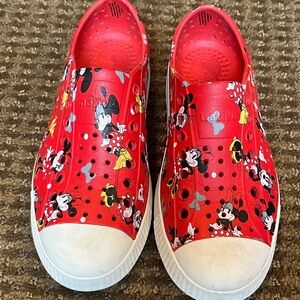 ❤️NATIVE Jefferson Minnie Mouse print shoes men’s size 3 women’s size 5 EUC❤️